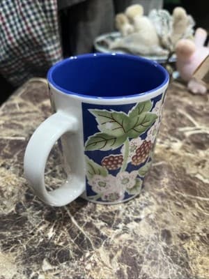 Lynns Floral Stoneware Coffee Mug With Blue Inside - Thumbnail 5