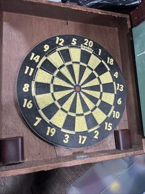 The Golden Clipper 1805 Vintage Hanging Wooden Dartboard Cabinet (Darts Only) - Thumbnail 4