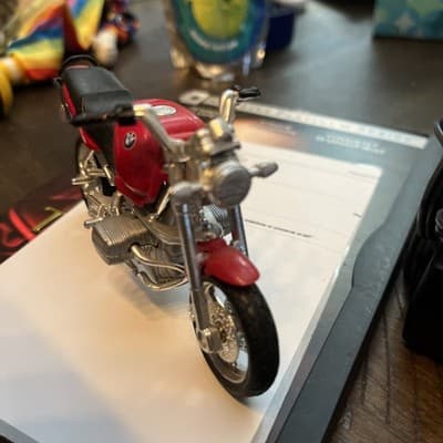 Maisto BMW R1100R red 1:18 street road sport bike trail die-cast bike 1/18 - Thumbnail 2