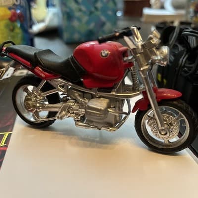 Maisto BMW R1100R red 1:18 street road sport bike trail die-cast bike 1/18