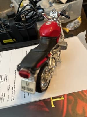 Maisto BMW R1100R red 1:18 street road sport bike trail die-cast bike 1/18 - Thumbnail 3