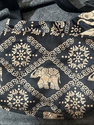 Vintage women’s Crossbody Purse Black With Cream Elephants And Two Front Zippers - Thumbnail 4