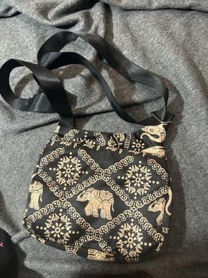 Vintage women’s Crossbody Purse Black With Cream Elephants And Two Front Zippers - Thumbnail 3
