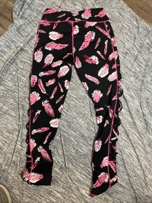 Small/medium Women’s Hot Pink Leaf And Black Leggings With Slits Up Sides Of Leg - Thumbnail 4