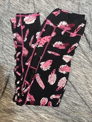 Small/medium Women’s Hot Pink Leaf And Black Leggings With Slits Up Sides Of Leg - Thumbnail 5