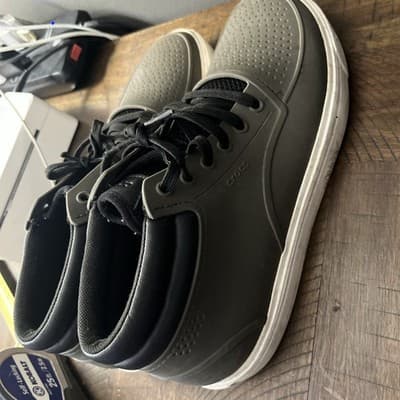 Men’s Dark Green Crocs Shoes Black Laces Size 11 - Thumbnail 3