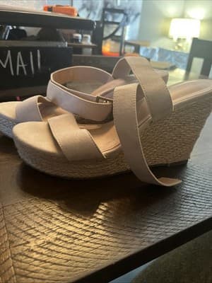 ZBY 8.5 Beige Heels Open - Image 1