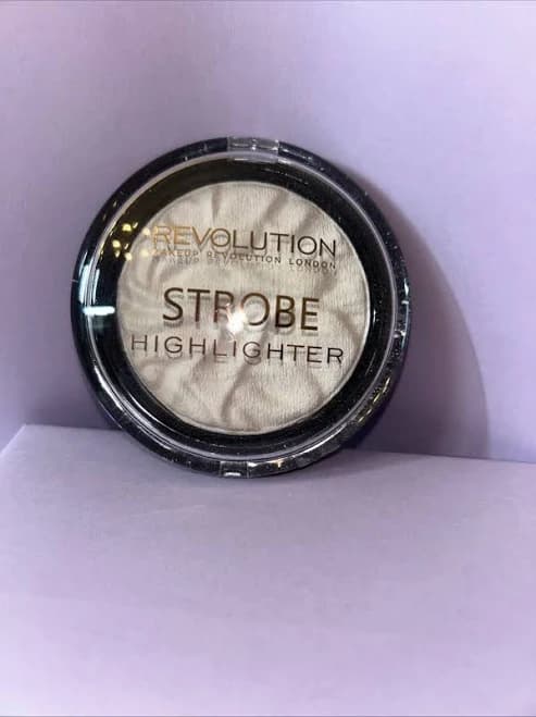 Makeup Revolution London Strobe Highlighter Compact - Thumbnail 3