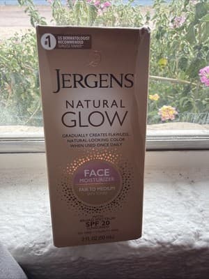 Jergens Natural Glow Face Daily Moisturizer Sunscreen SPF 20 Fair to Medium 2 oz - Image 1