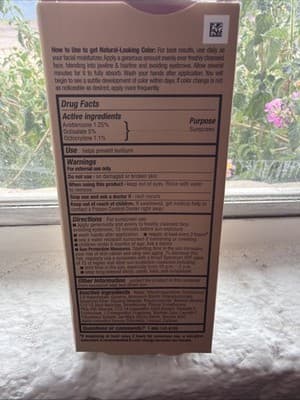 Jergens Natural Glow Face Daily Moisturizer Sunscreen SPF 20 Fair to Medium 2 oz - Thumbnail 2