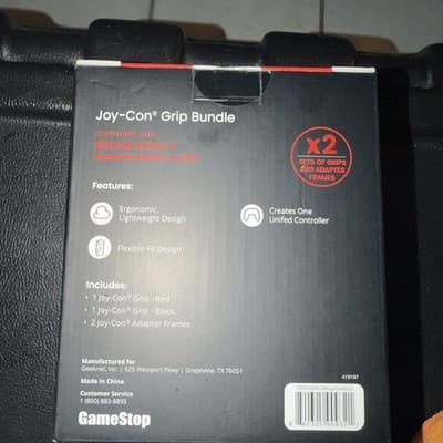 Joy-Con Grip Bundle (Red/Black) - Thumbnail 2