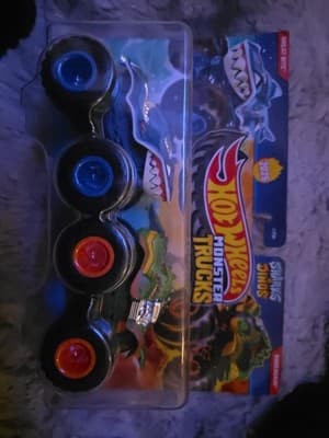 2025 Hot Wheels Monster Trucks Team Dino RAGEASAUR Sharks vs. Dinos 7/8 - Image 1