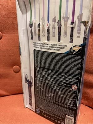 2021 Star Wars Lightsaber Forge AHSOKA TANO Hasbro - Thumbnail 3