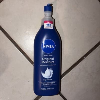 NIVEA Original Moisture Body Lotion with Vitamin E, Body Lotion for Dry Skin, 16 - Image 1
