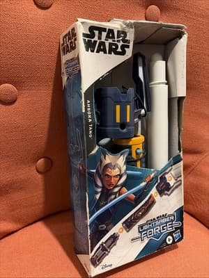 2021 Star Wars Lightsaber Forge AHSOKA TANO Hasbro - Thumbnail 2
