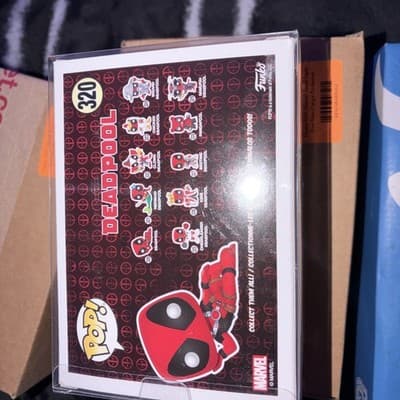 Funko Pop Marvel #320 Deadpool Diamond Collection (Glitter) Hot Topic Exclusive - Thumbnail 2