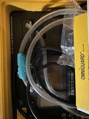 OMNIGUARD 5 Touchscreen Differential Pressure Recorder w/ Case and Accessories - Thumbnail 2