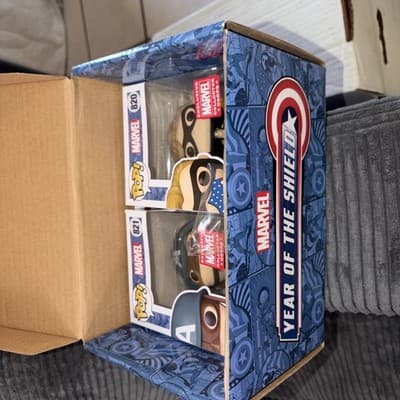 Funko Pop! Marvel WWII Captain America #821 & Nomad Steve Rogers #820 Exclusive - Thumbnail 2