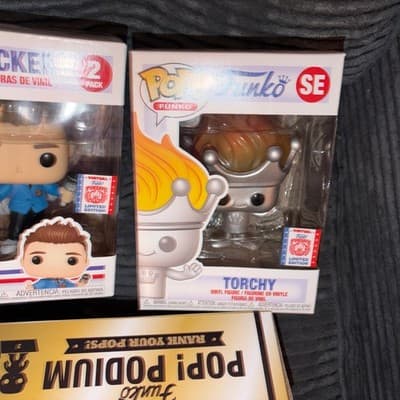 Funko Pop! Vinyl: All room Fundays 1- Mariotti & Becker, Torchy, Podium & Extras - Thumbnail 4