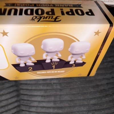 Funko Pop! Vinyl: All room Fundays 1- Mariotti & Becker, Torchy, Podium & Extras - Thumbnail 6