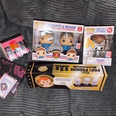Funko Pop! Vinyl: All room Fundays 1- Mariotti & Becker, Torchy, Podium & Extras - Image 1