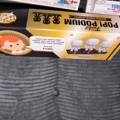 Funko Pop! Vinyl: All room Fundays 1- Mariotti & Becker, Torchy, Podium & Extras - Thumbnail 5