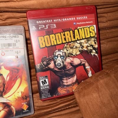 Resident Evil 5, Batman Arkham City, BorderLands Game bundle Sony PlayStation 3 - Thumbnail 4
