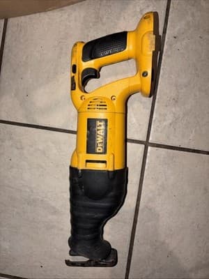 DEWALT DW938 18V Cordless Reciprocating Saw - Image 1