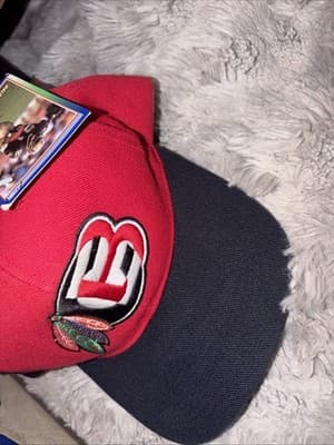 Vintage Chicago Blackhawks Red Snapback Sports Specialties Official NHL Hat. - Image 1