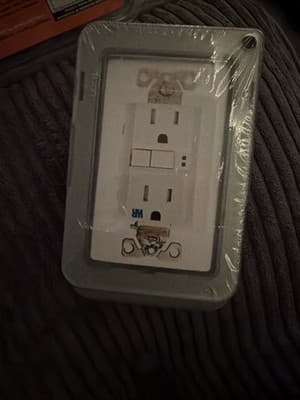 Commercial electric WCWL1PG-D 1-Gang Weatherproof Receptacle Cover and GFCI - Image 1