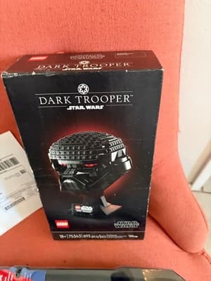 LEGO Star Wars Dark Trooper Helmet 75343 - Image 1