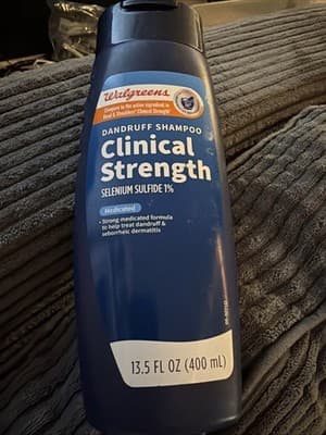 Walgreens Dandruff Shampoo W/ Menthol Selenium Sulfide 1% Maximum Strength - Image 1