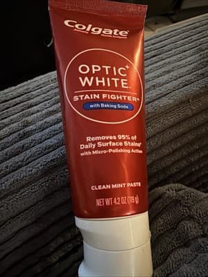 Colgate Anti-Cavity Fluoride Toothpaste, Optic White Stain Fighter With Baking S - Image 1