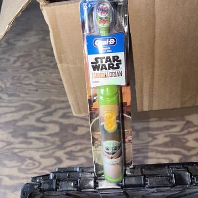 Oral-B Kid’s Battery Toothbrush Star Wars Mandalorian Soft Ages 3+ BNIB - Image 1
