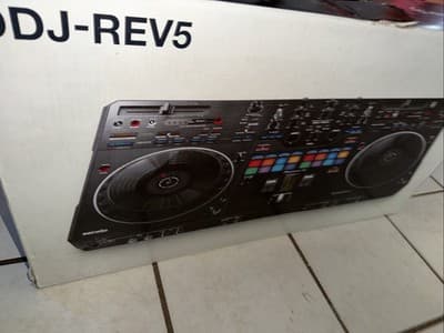 Pioneer DDJ-REV5 Scratch-Style 2-Channel, Serato DJ Pro, Rekordbox DJ Controller - Thumbnail 2