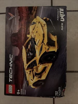 LEGO TECHNIC: Chevrolet Corvette Stingray (42205) - Image 1