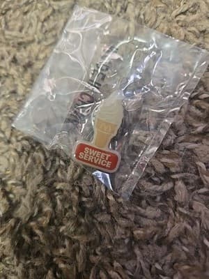 McDonalds Restaurants Ice Cream Sweet Service Fast Food Employee Pin NOS New '19 - Image 1