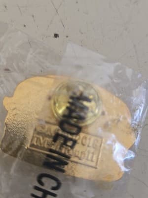 McDonalds Gold Colored Quarter Pounder Pin New In Package 2018 - Thumbnail 2