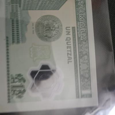 Guatemala 1 Quetzal 2006 serial number 21324099b - Thumbnail 7