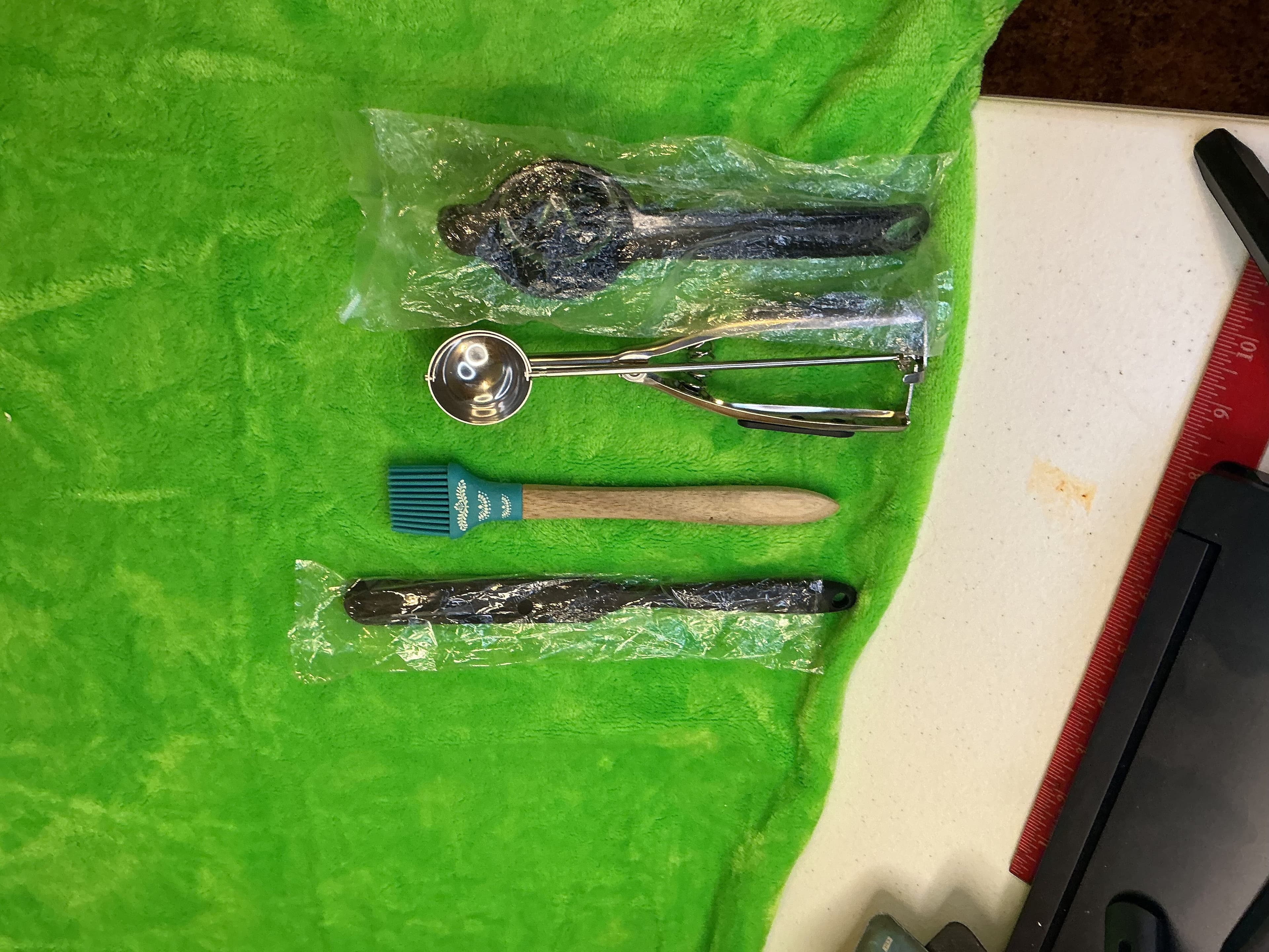 4 Pc Baking Kitchen Tool Lot Cookie Scoop Silicone Basting Brush Skimmer Spoon - Image 1