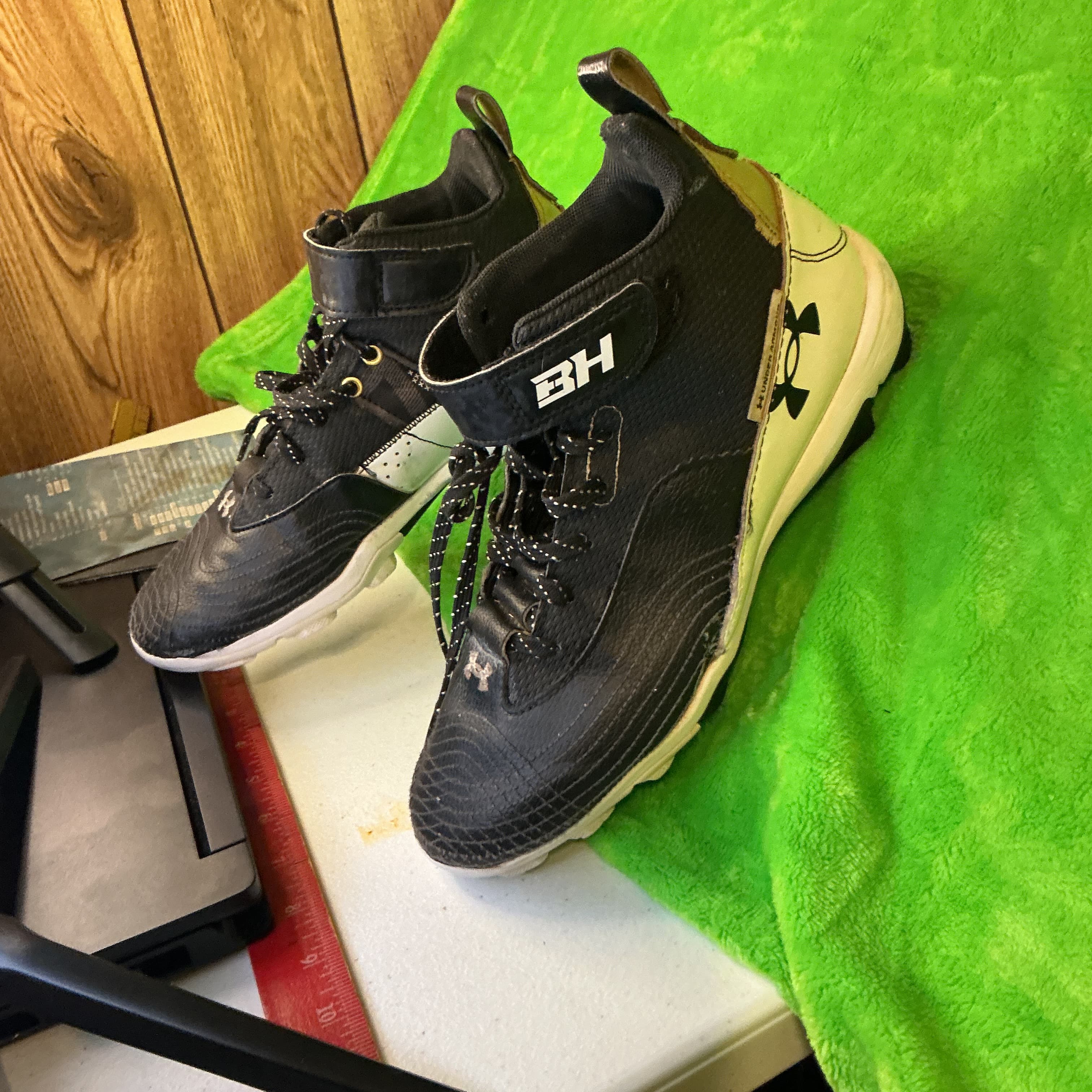 Under Armour BH Bryce Harper Youth Mid RM Baseball Cleats Black 6Y Molded - Image 1