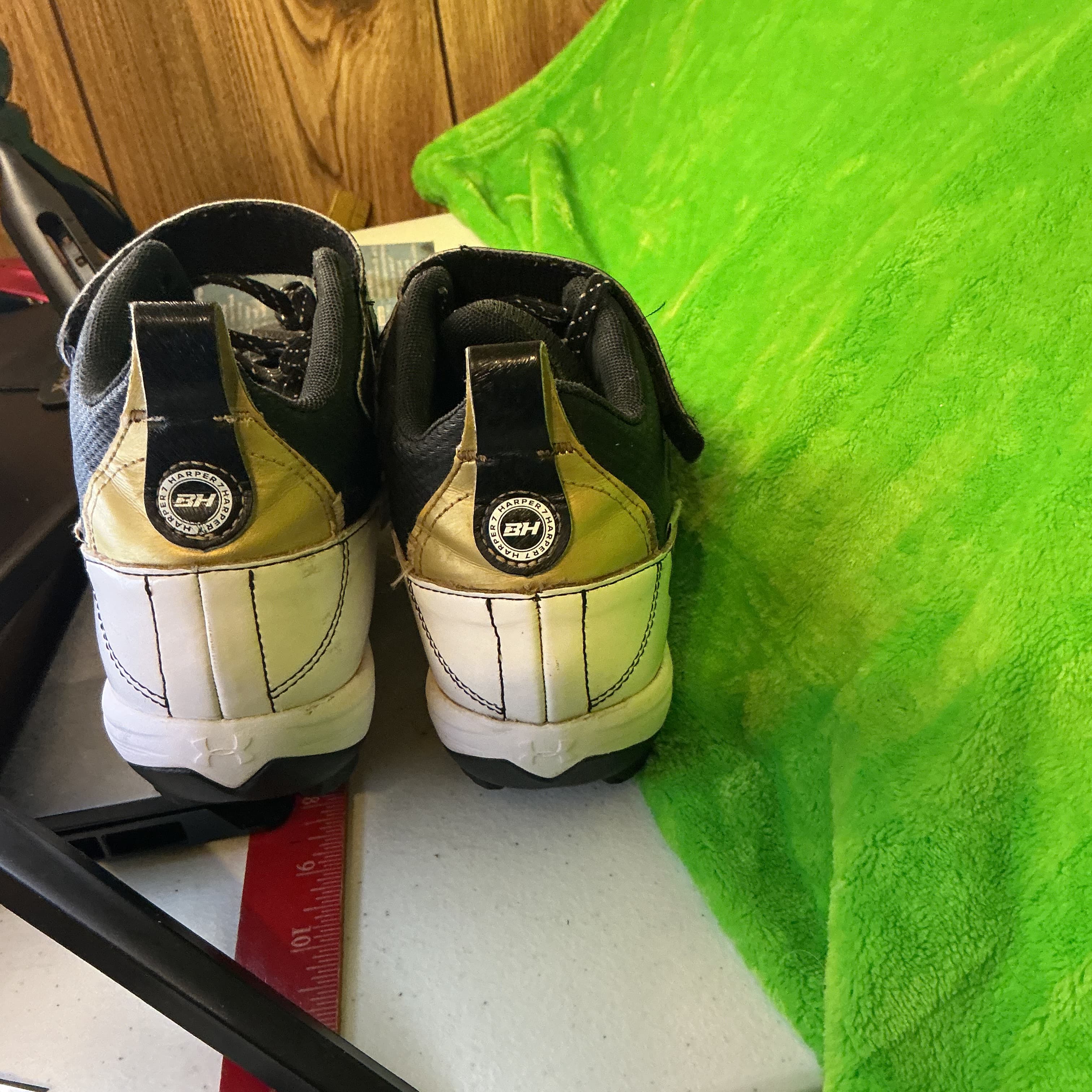 Under Armour BH Bryce Harper Youth Mid RM Baseball Cleats Black 6Y Molded - Thumbnail 2