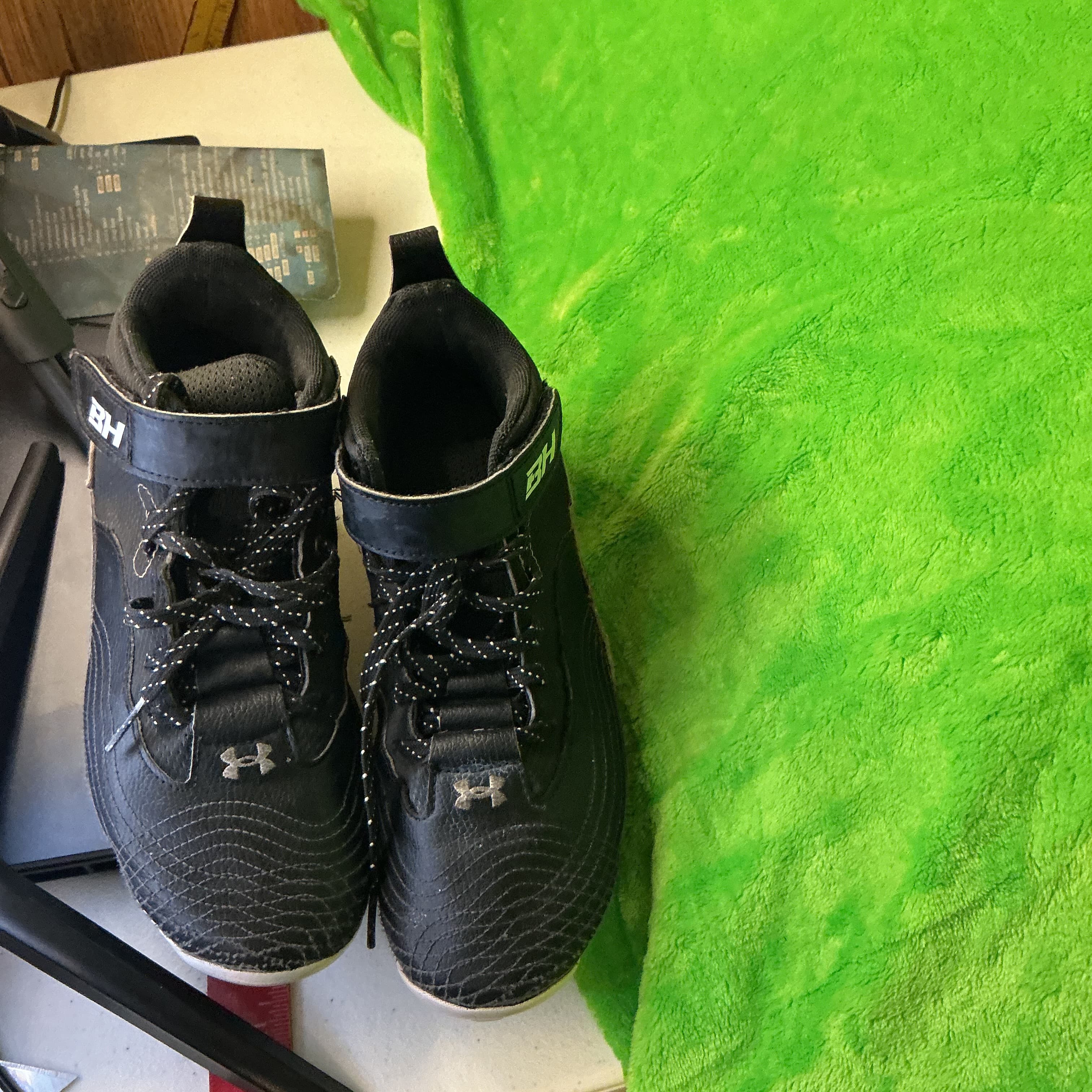 Under Armour BH Bryce Harper Youth Mid RM Baseball Cleats Black 6Y Molded - Thumbnail 3