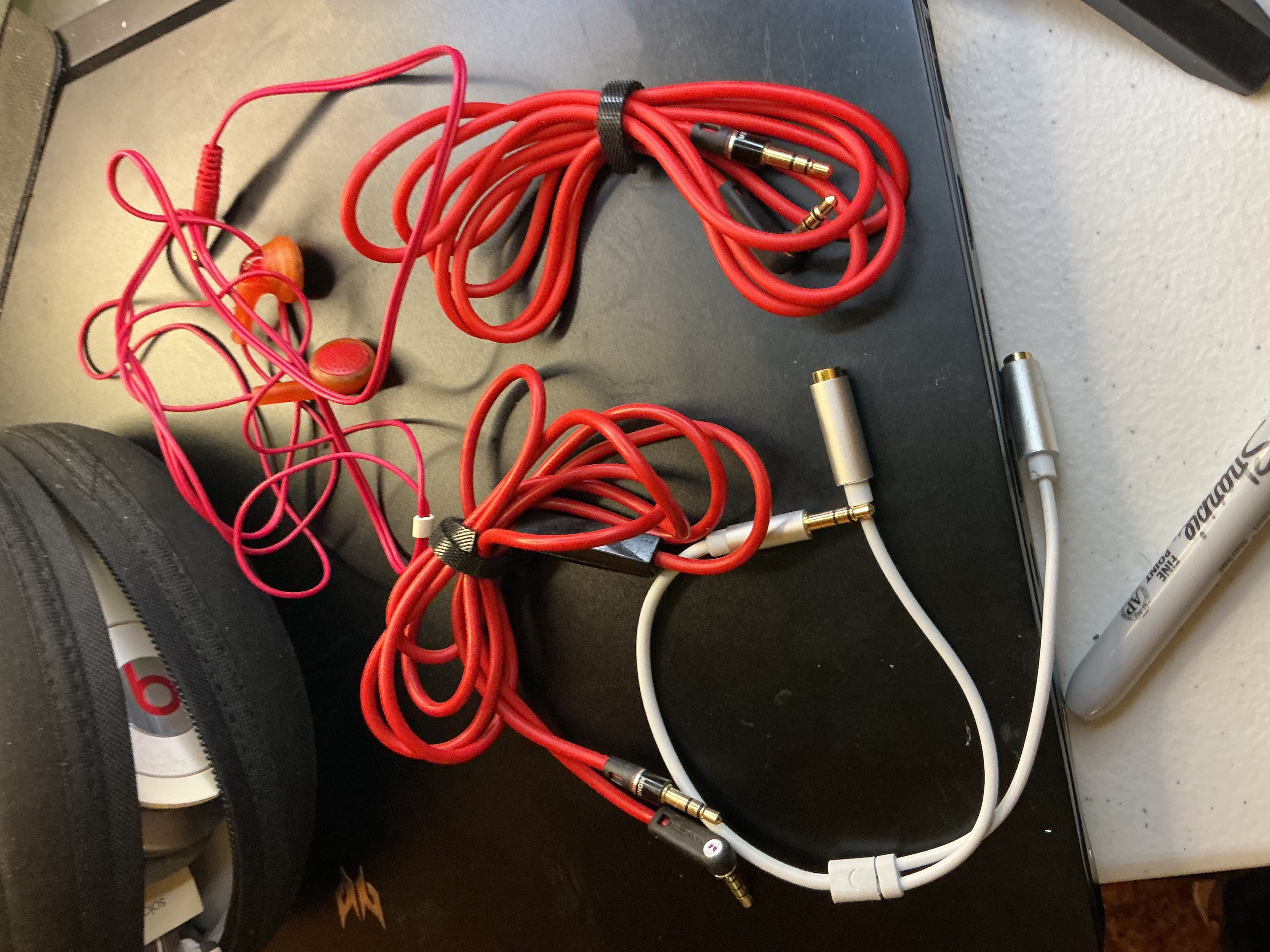 Beats by Dr. Dre Solo HD On-Ear Headphones White/Silver w/ Case & Cables Bundle - Thumbnail 6