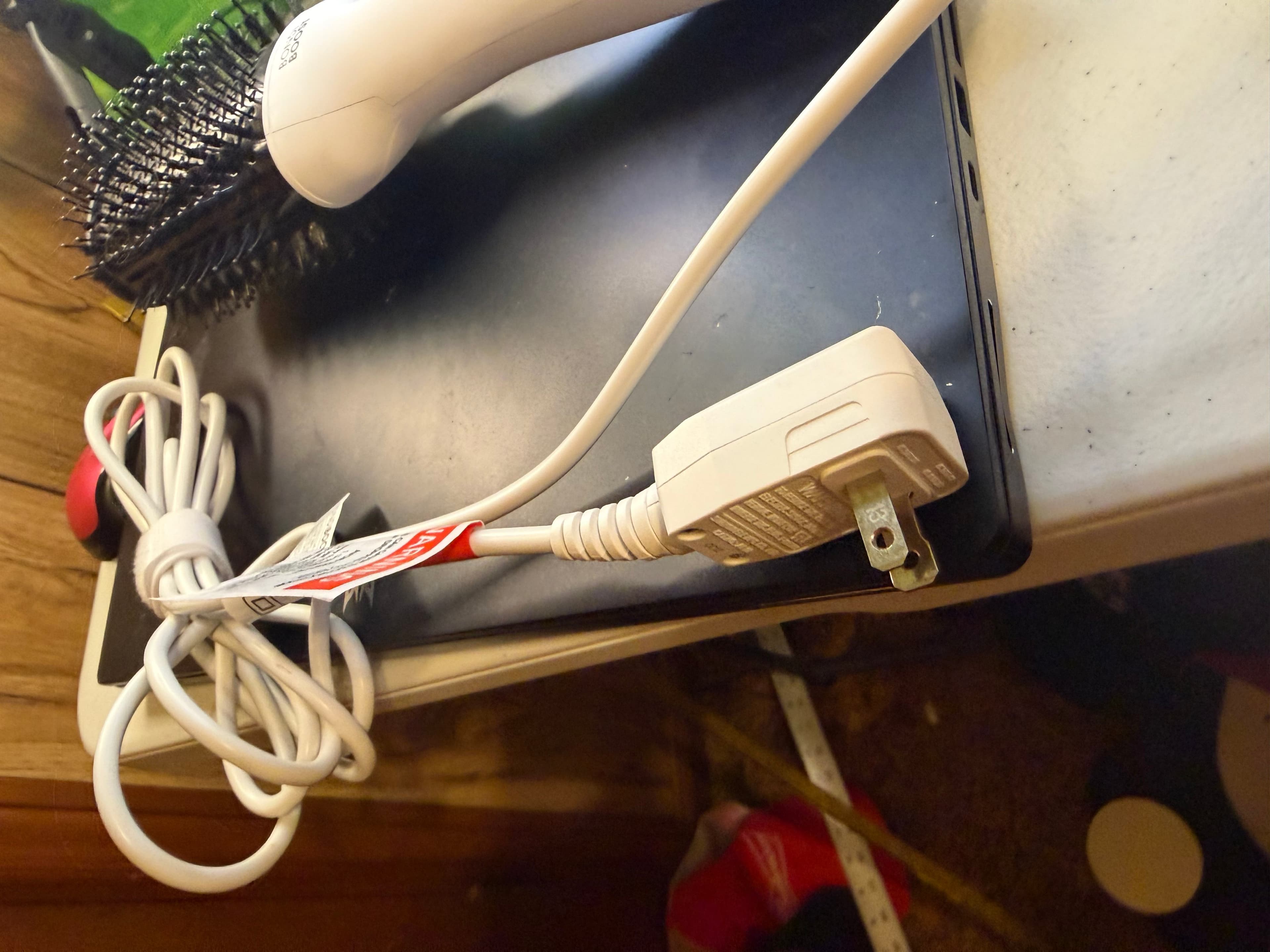 BondiBoost Blow Dry Brush Hot Air Brush One Step Hair Dryer Styler White - Thumbnail 5