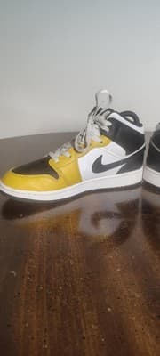 Jordan Air Jordan 1 Mid Shoes Youth Size 6.5Y Yellow Black Sneakers DQ8423-701 - Thumbnail 7