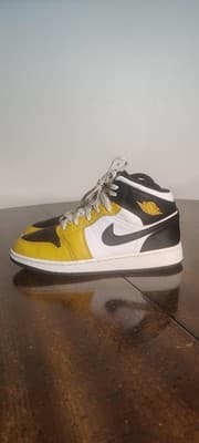 Jordan Air Jordan 1 Mid Shoes Youth Size 6.5Y Yellow Black Sneakers DQ8423-701 - Image 1