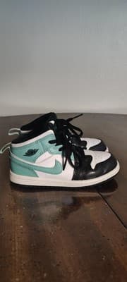 Jordan Air Jordan 1 Mid Shoes Kids 10C Green Black White Sneakers 640735-132 - Thumbnail 6