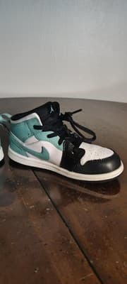 Jordan Air Jordan 1 Mid Shoes Kids 10C Green Black White Sneakers 640735-132 - Thumbnail 10