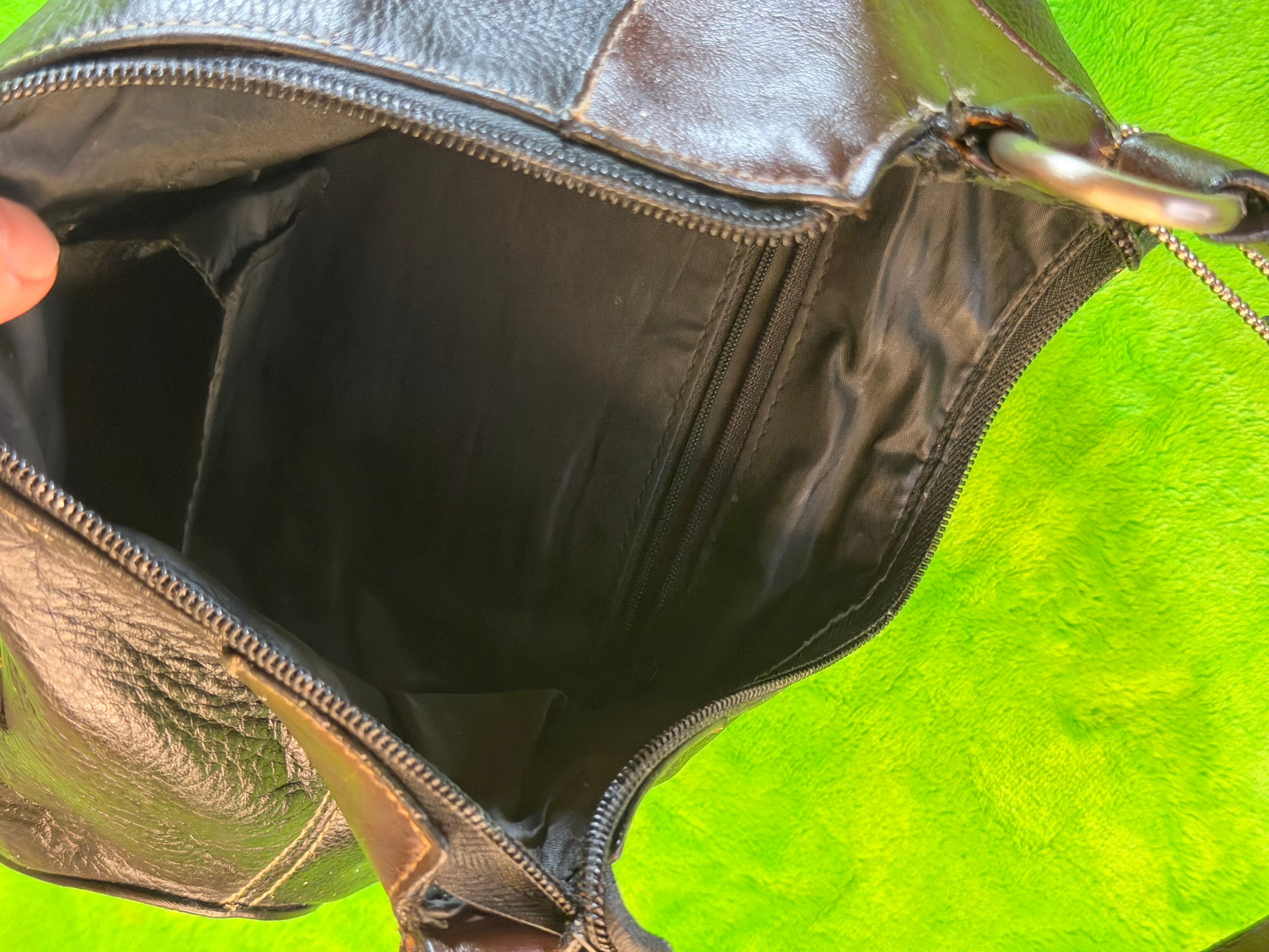 Vintage Black Leather Shoulder Bag with Brown Accents - Thumbnail 6